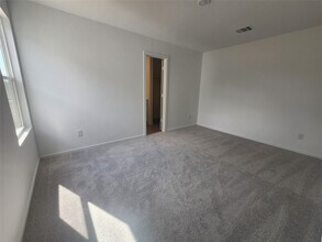 Building Photo - 906 Pertuso Ln