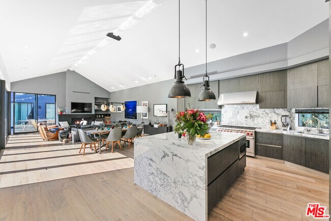 Building Photo - 13000 Brentwood Terrace