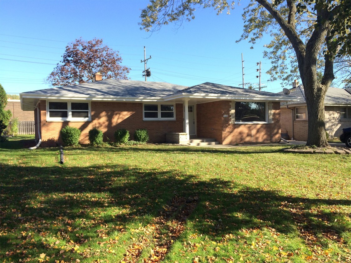 Primary Photo - 4030 N 93rd St