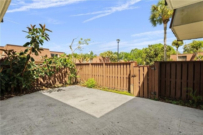 Building Photo - 3579 SW Sunset Trace Cir