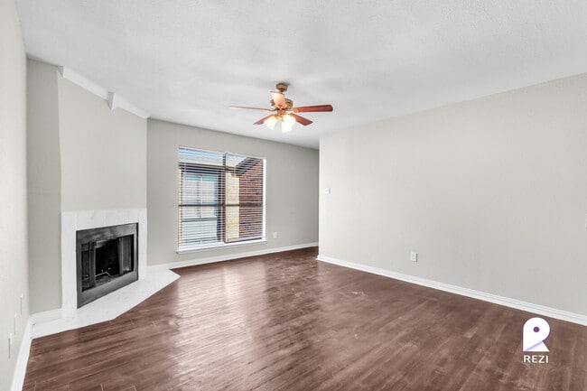 Building Photo - 13100 Stonefield Dr