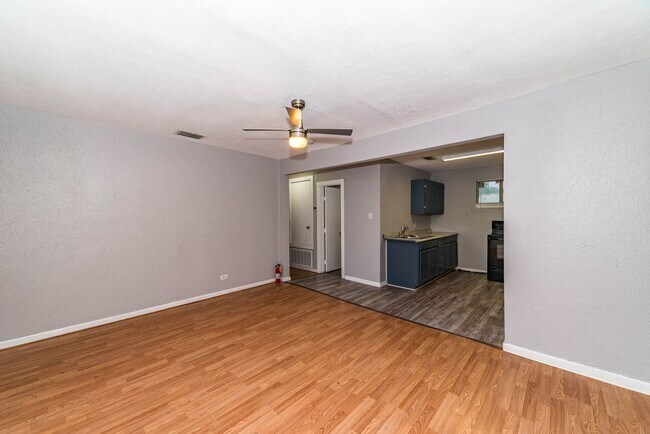 Foto del edificio - 3-BEDROOM GOVERNMENT HILL DUPLEX