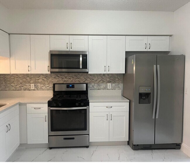 Foto del edificio - 7870 Dixie Beach Cir