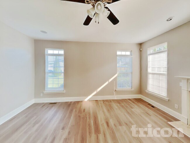 Foto del edificio - 108 N Honey Locust Dr