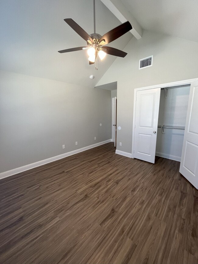 Foto del edificio - Country Heights #202