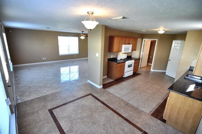 Foto del edificio - 21935 Hemlock Park Dr