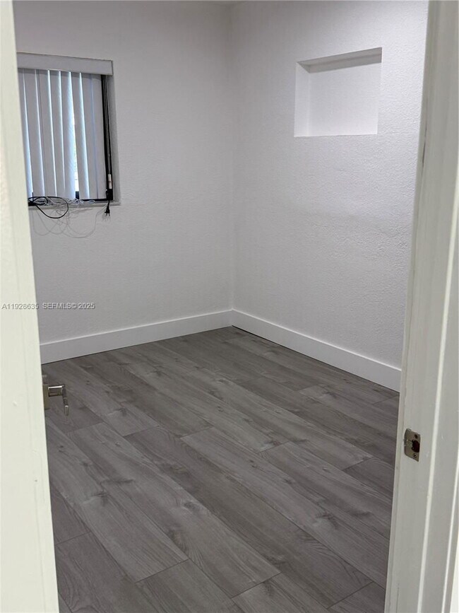 Foto del edificio - 1601 NE 158th St