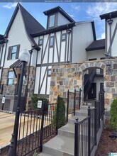 Building Photo - 4307 Lennox Ct