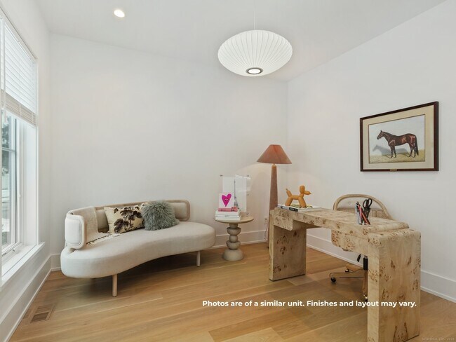 Building Photo - 14 White Barns Ln