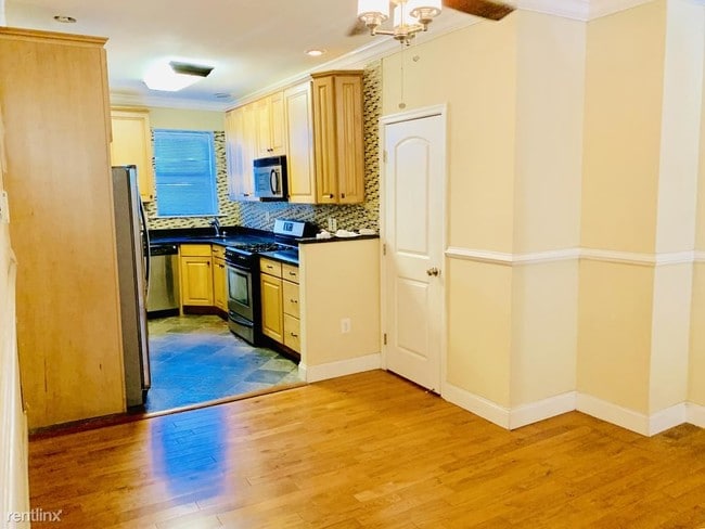 Building Photo - 2 br, 1.5 bath Townhome - 436 Fawcett St