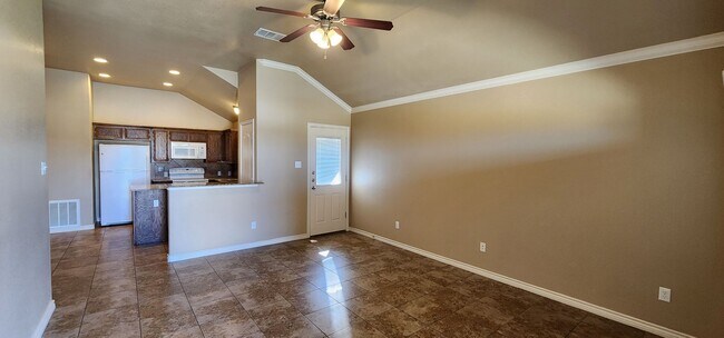 Foto del edificio - Beautiful 2 Bedroom / 2 Bath Duplex – Off ...