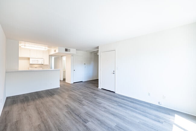 1 habitación, 1 baño - 600 pies cuadrados - Sala de estar - Windward Isle