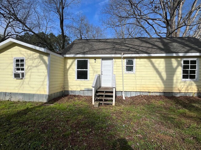 Foto del edificio - 3 Bed 1 Bath Home