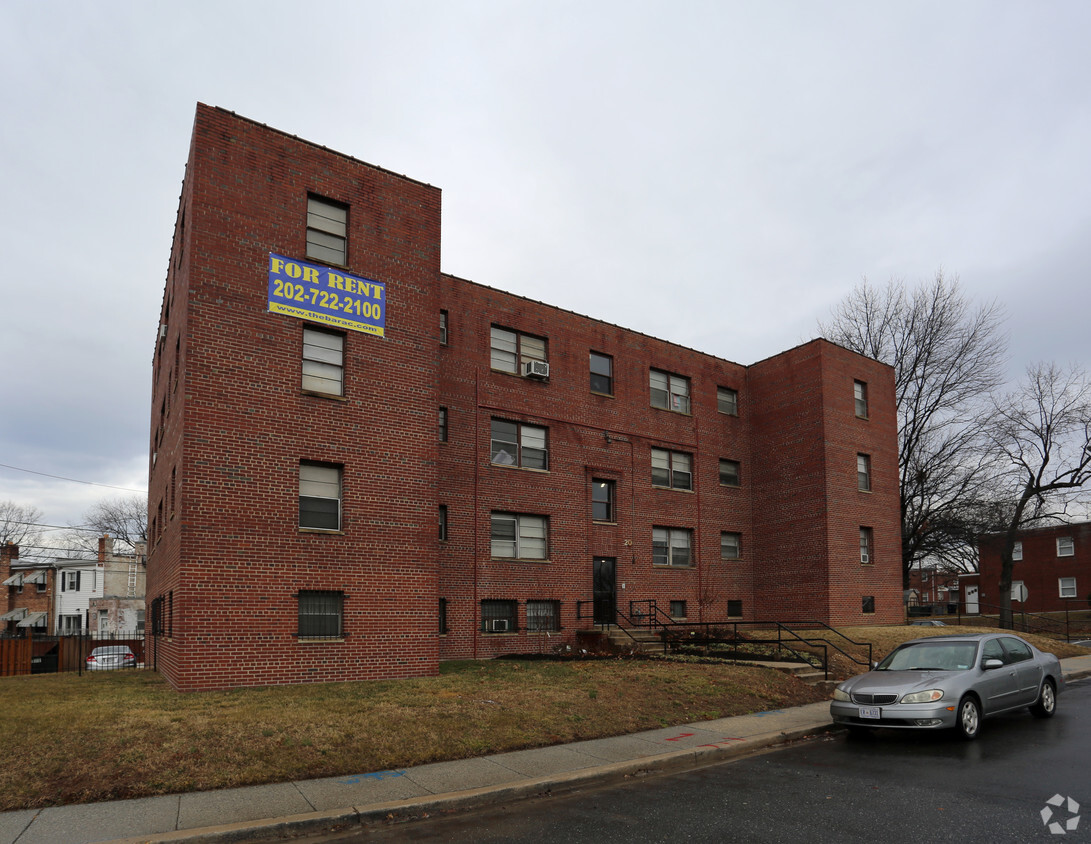 Building Photo - 20 Kenilworth Ave NE