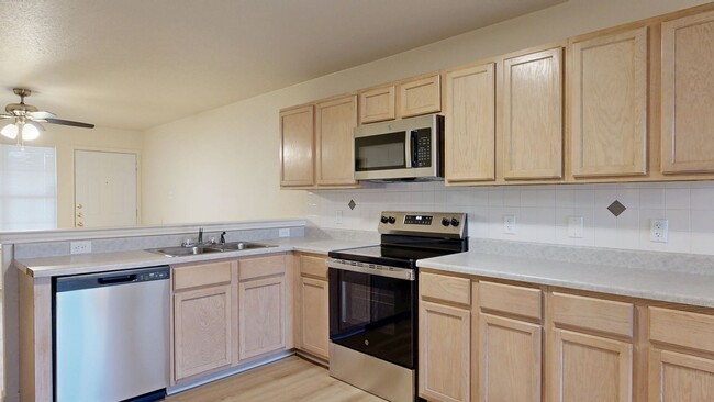 Building Photo - FREE APRIL RENT + REDUCED $1,050 RENT!!!!!
