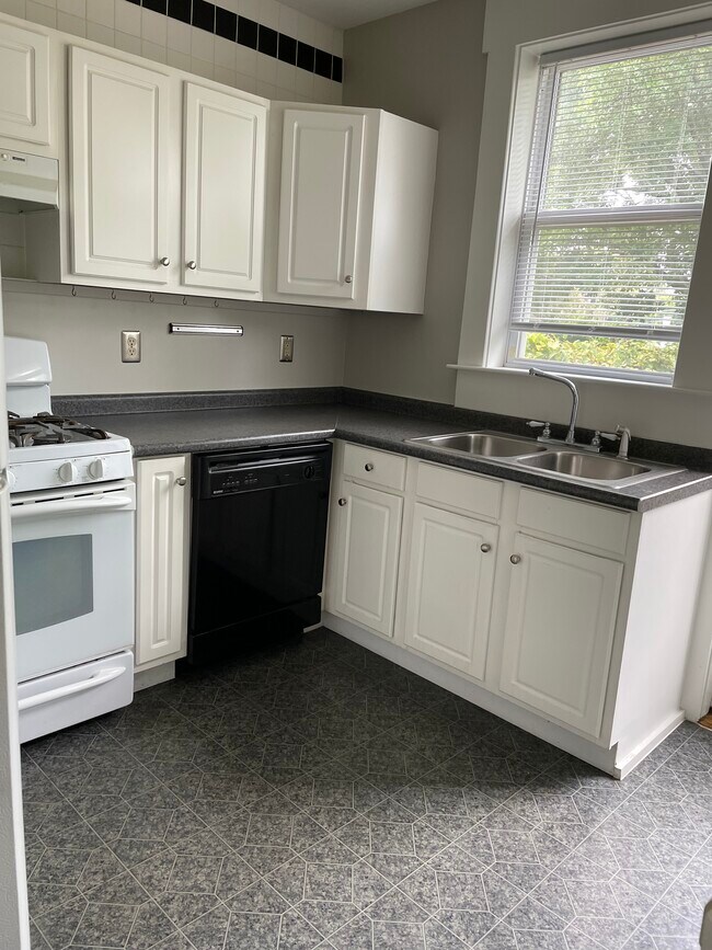Kitchen - 769 Wager St