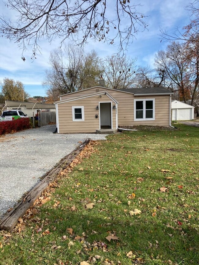 Building Photo - 2121 E 23rd St