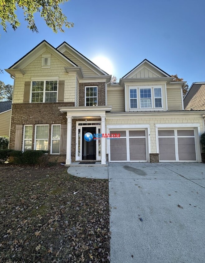 Primary Photo - Large 4-bedroom house in the SECKINGER clu...