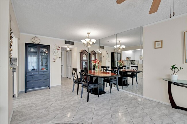 Building Photo - 4302 Martinique Cir
