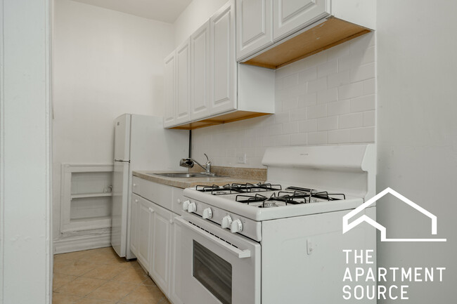 Foto del edificio - 3812 N Pine Grove Ave