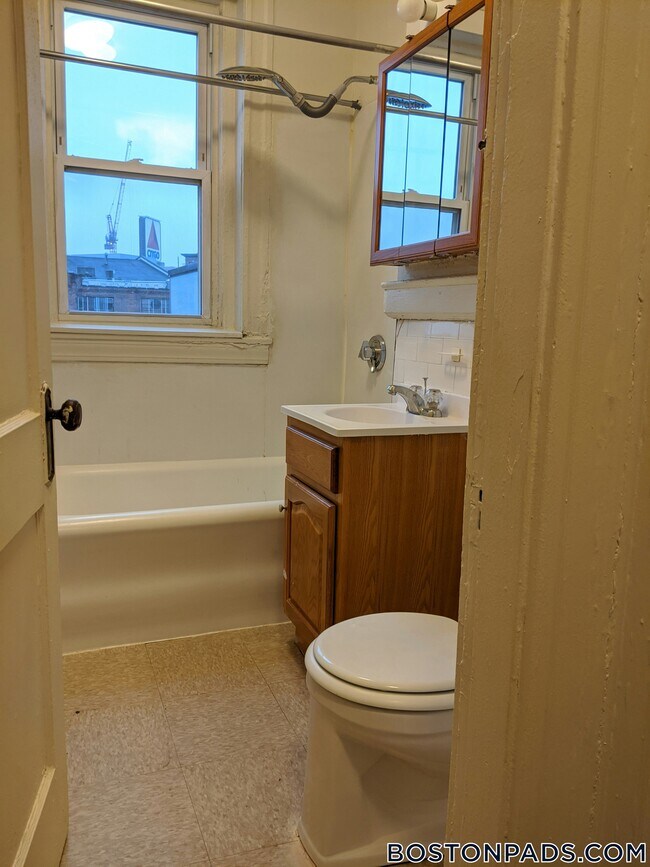 Building Photo - 1167 Boylston St