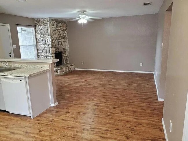 Building Photo - 801 Bracewood Cir