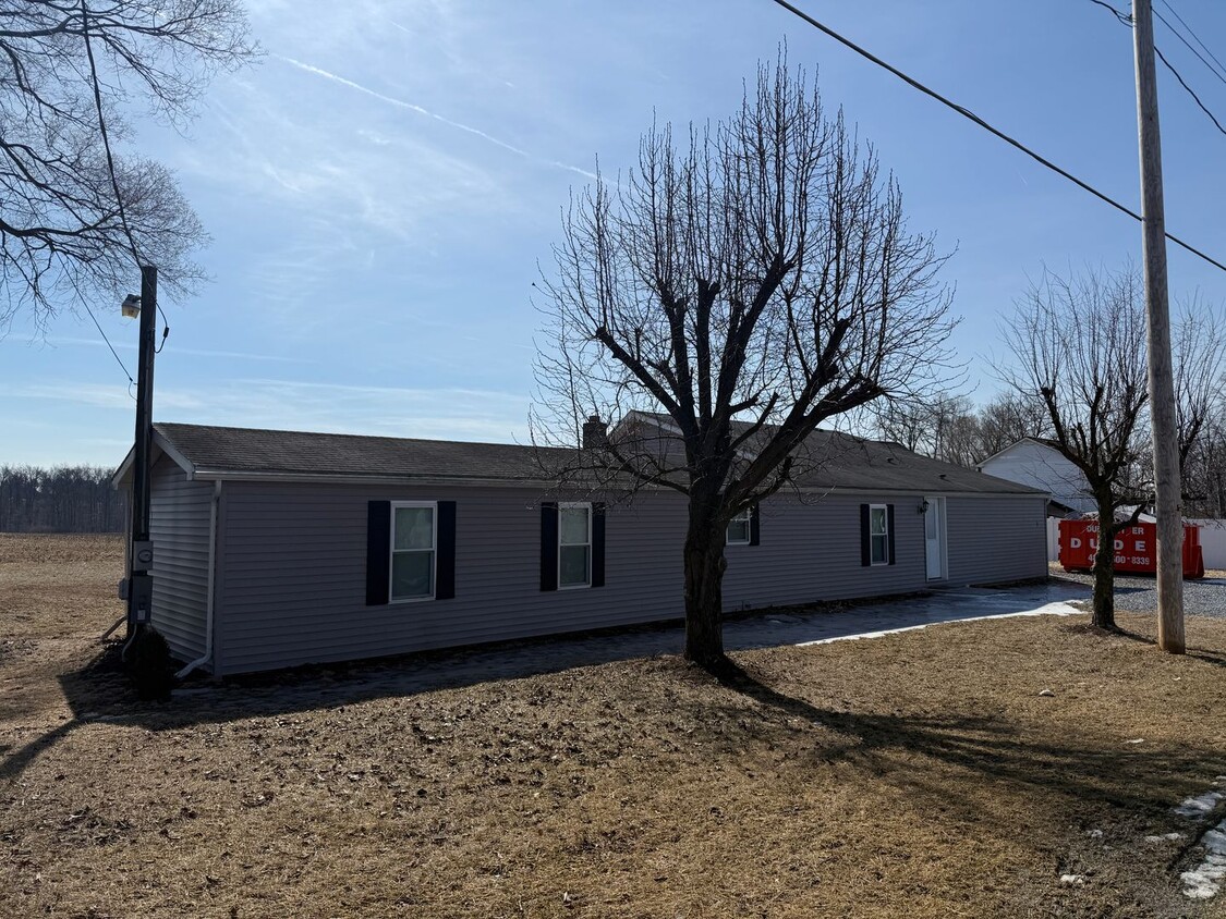 Foto principal - Three bedroom two bath home in Bethel