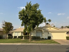 Building Photo - 47845 Vía Jardin