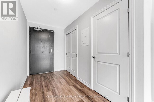 Photo du bâtiment - 1350 Hemlock Rd