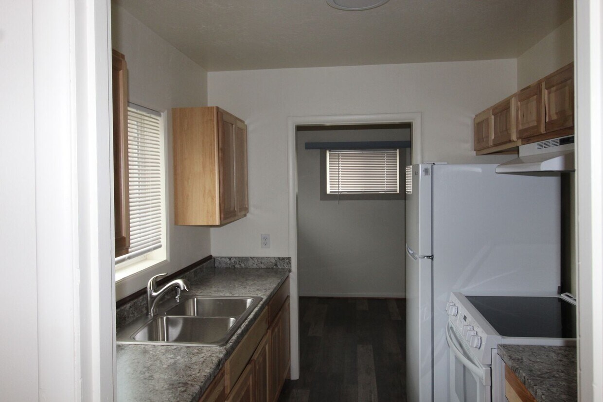 Primary Photo - 1637 Portland St