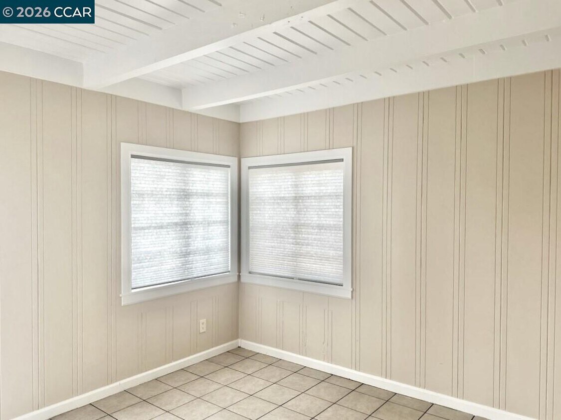 Building Photo - 2724 Marlborough Ave