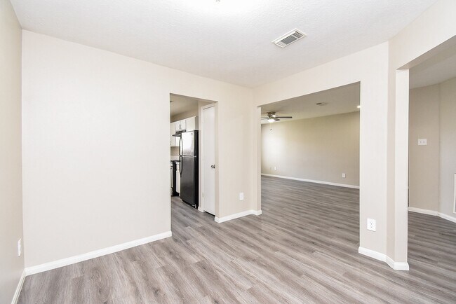 Foto del edificio - 12727 Rockford Dr