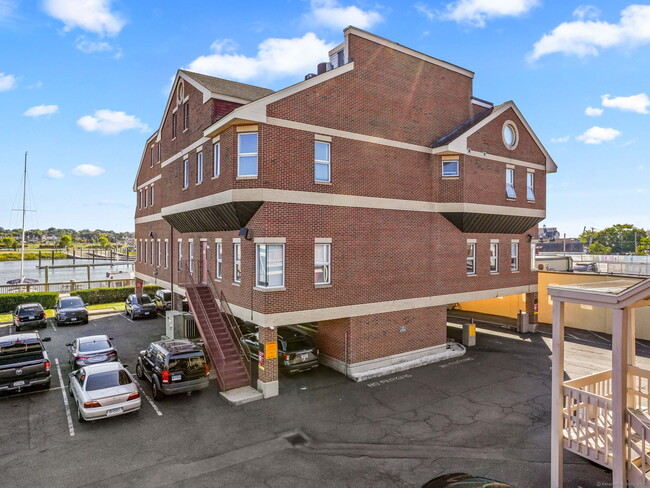 Building Photo - 50 Water St