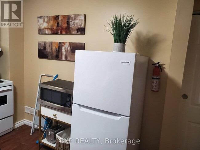 Building Photo - 31 Raymond St