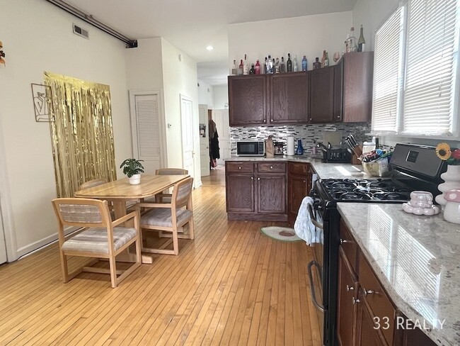 Foto del edificio - 2626 N Ashland Ave