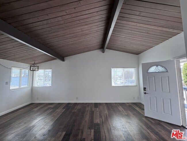 Foto del edificio - 4419 W Rosecrans Ave