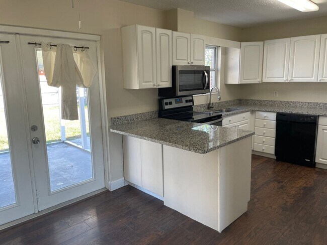 Foto del edificio - 904 Forestdale Ave