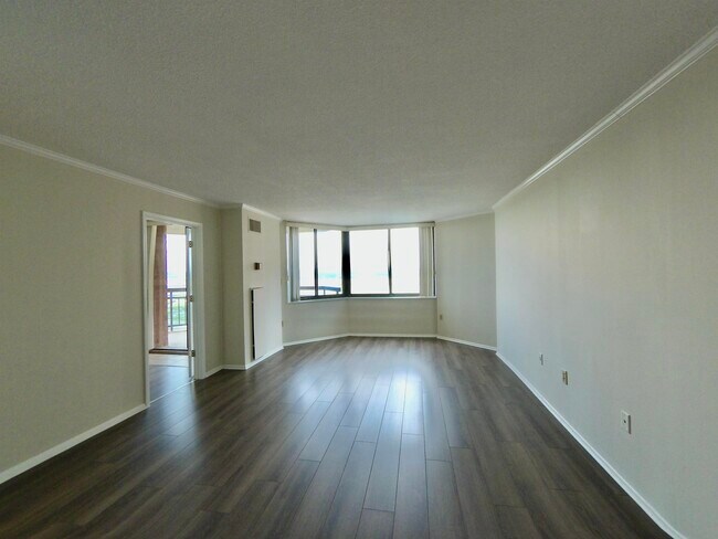 Foto del edificio - 1014 Harmon Cove Tower