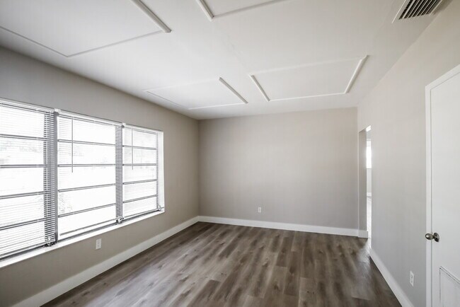 Building Photo - 381 Carolina Ave