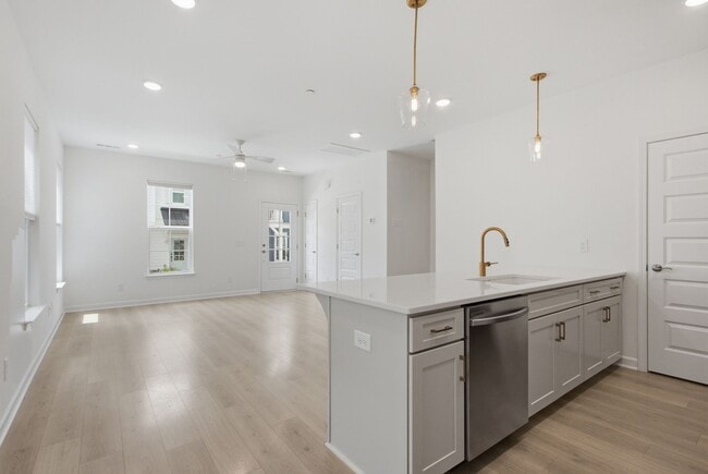 Building Photo - 413 Drakes Wy