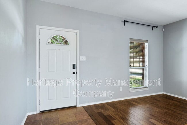 Building Photo - 304 Rustic Tr