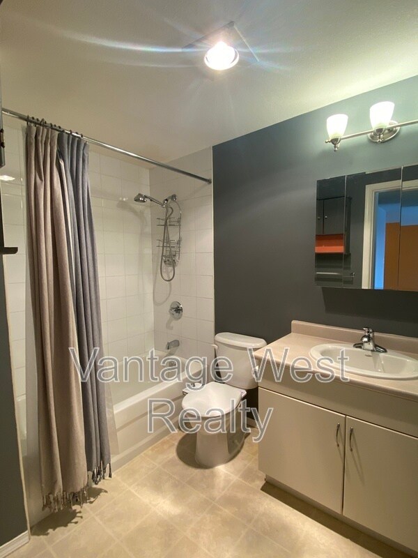 Photo du bâtiment - 395-395 Franklyn Rd