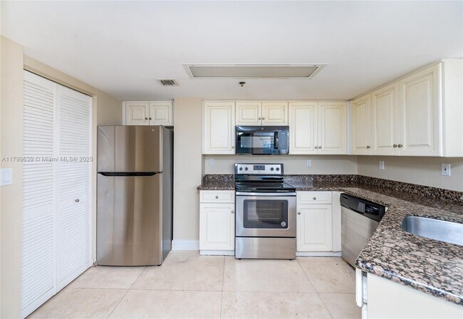 Foto del edificio - 2351 Douglas Rd