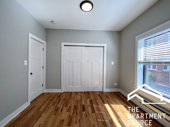 Building Photo - 4423 N Wolcott Ave