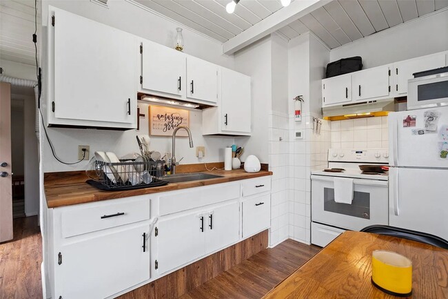 Foto del edificio - 3220 Clark St