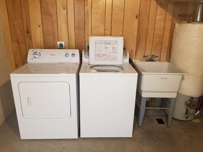 Unit 1 Laundry Room - 5525 Glenridge Dr