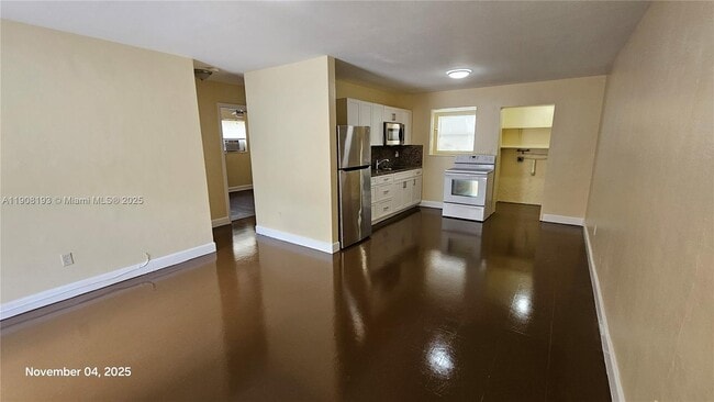 Building Photo - 1840 Fern Rd