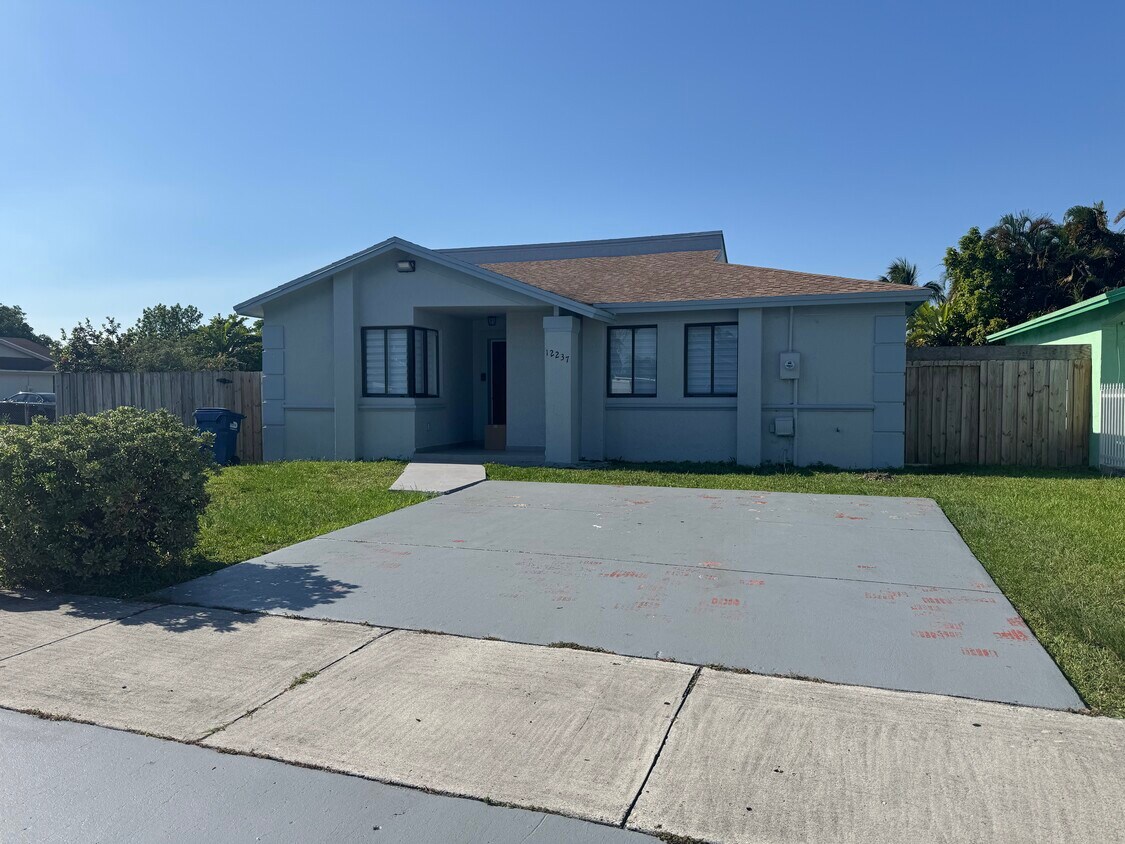 Foto principal - 12237 SW 193rd St
