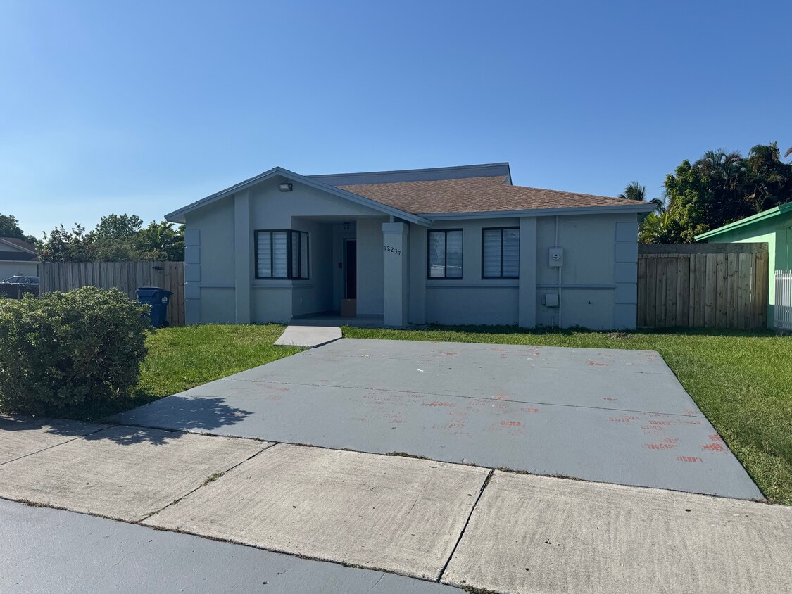 Primary Photo - 12237 SW 193rd St