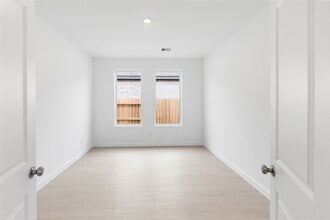 Building Photo - 5406 Peacock Bass Dr